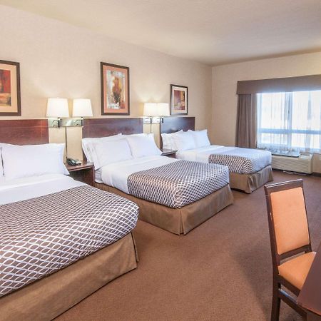 Ramada By Wyndham Drumheller Hotel & Suites Exterior photo