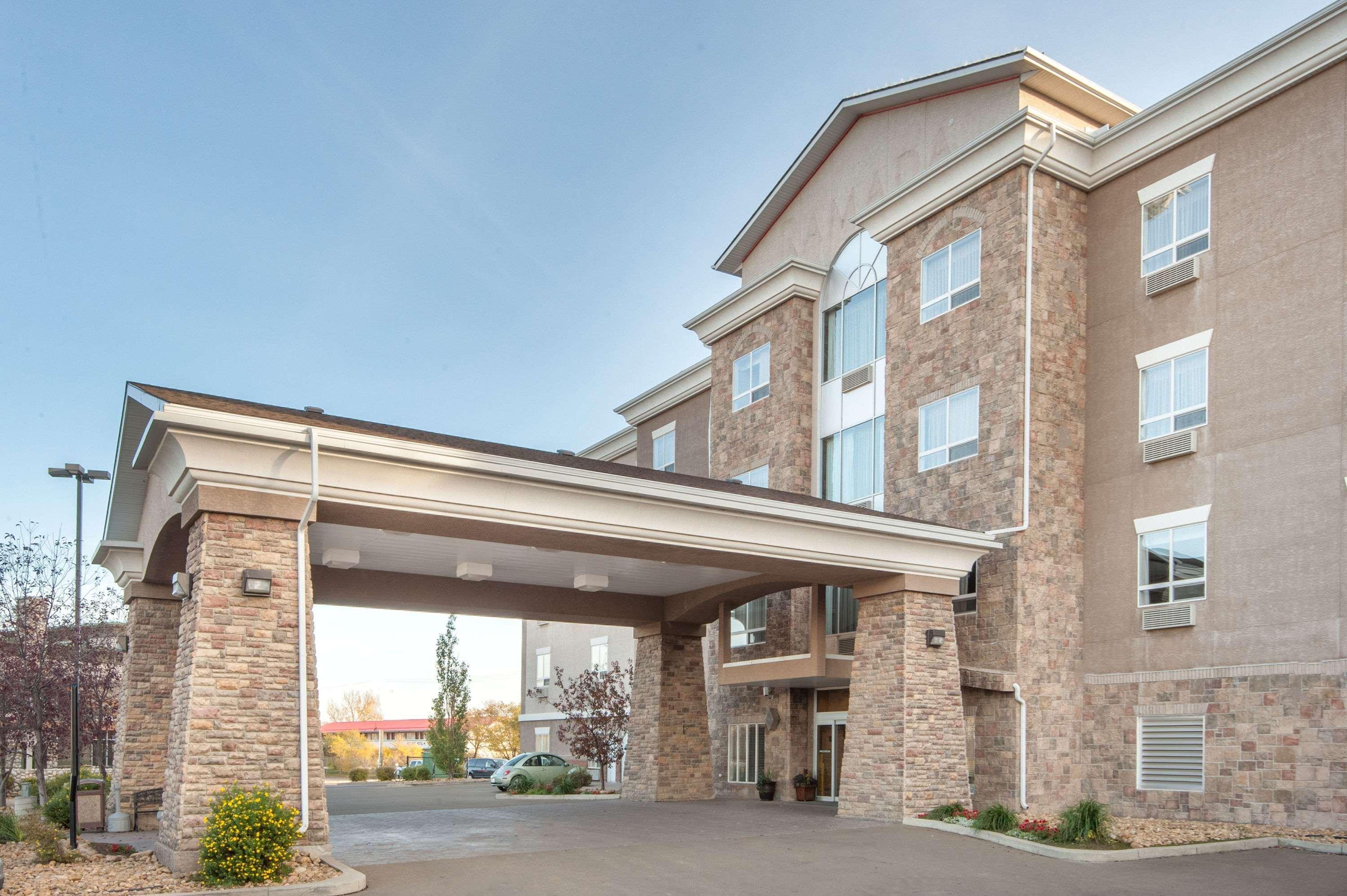 Ramada By Wyndham Drumheller Hotel & Suites Exterior photo