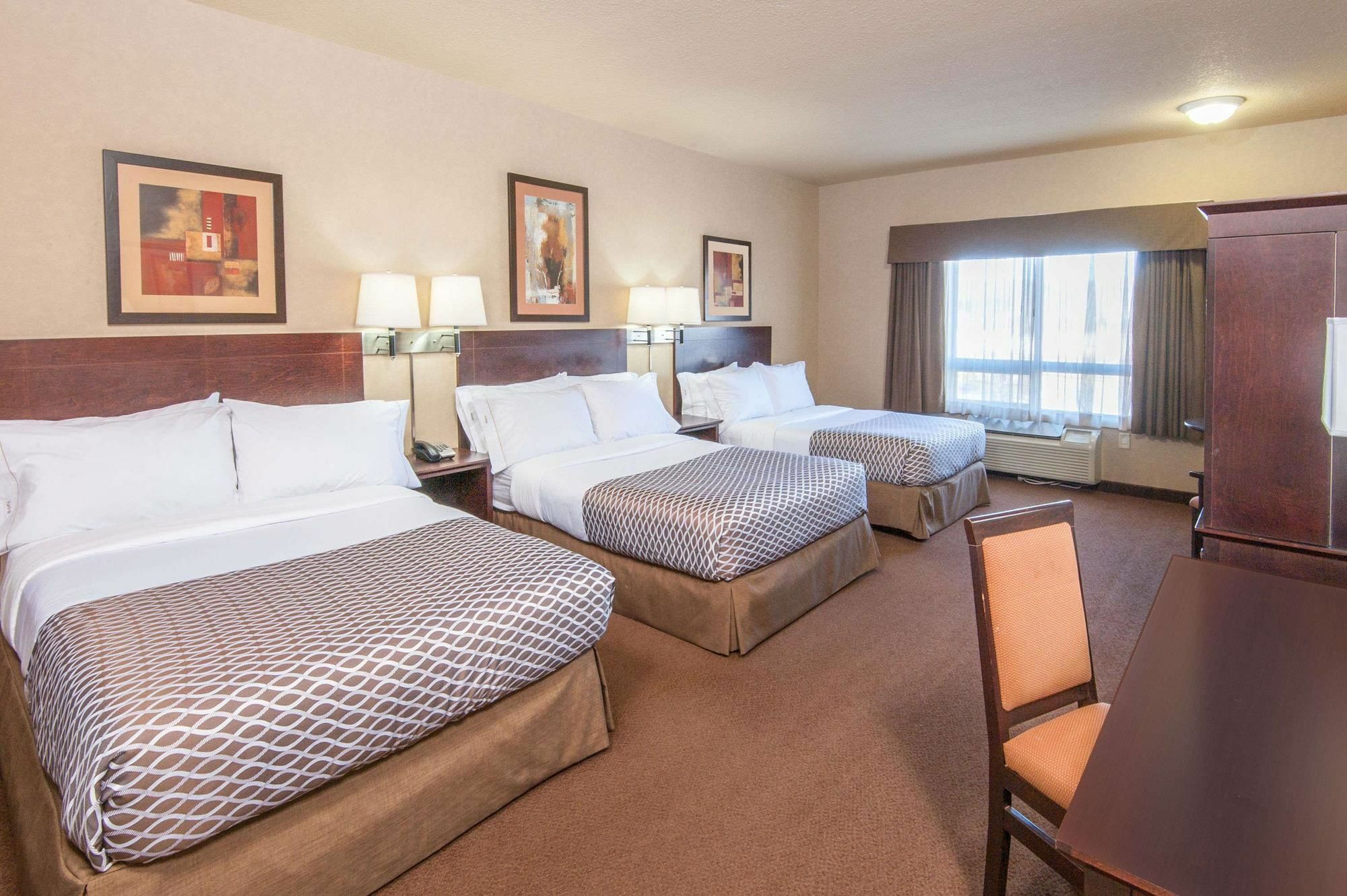 Ramada By Wyndham Drumheller Hotel & Suites Exterior photo